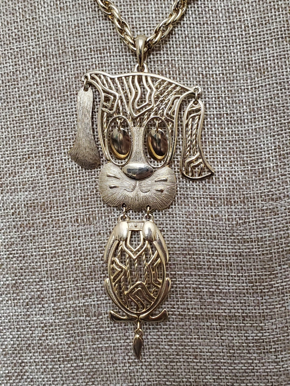 Vintage Gold-Tone Dog Pendant Necklace - Fashionable Pet-Themed Jewelry
